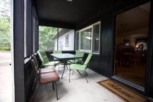 White River Float Trips - Charming country 4Bd 2Ba Full House - Near Beaver Lake & Dam and Eureka Springs - 3 boat ramps within 3 miles