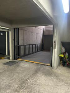 Modern loft 2 blocks from WTC with parking