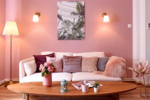 Central Charm and Modern Style- Elegant Stay in the Historic Bucharest