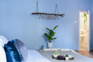 Central Charm and Modern Style- Elegant Stay in the Historic Bucharest