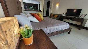 Very Good Vibes Apartmen in PdC, Steps from Beach
