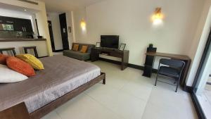 Very Good Vibes Apartmen in PdC, Steps from Beach