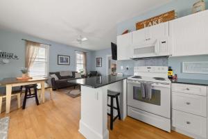 The Violet - 42 Meadow View