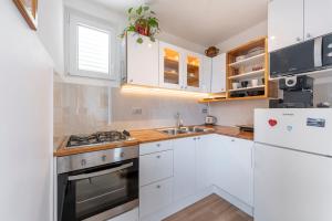 Apartment One , sea view , free parking