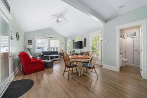 The Elm - 19 Farm View