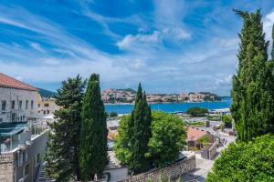 Apartment One , sea view , free parking
