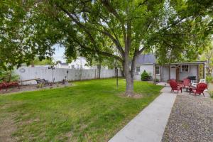 Bos Rustic Cottage Cozy and Charming with Hot Tub and Fenced Yard