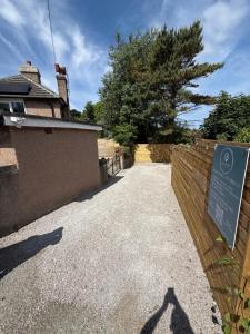 Modern 2 Bedroom Private Detached Cottage