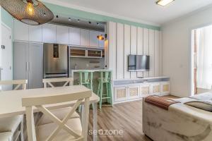 Apto c varanda gourmet a 800m da praia CBE0201