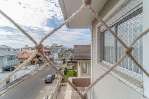 Apto c varanda gourmet a 800m da praia CBE0201