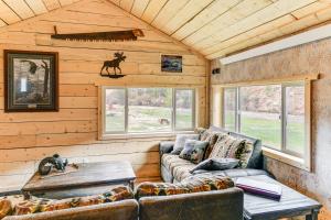 Fishing & Views: River Paradise in Dubois!