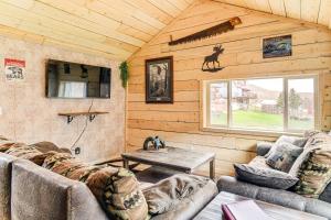 Fishing & Views: River Paradise in Dubois!