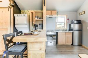 Fishing & Views: River Paradise in Dubois!