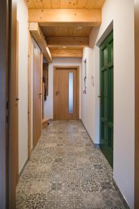 Vinařská búda nad golfem