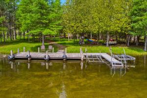 New Riverfront BYO Boat Game Room - 3hvězdičkové hotely ve městě Bellaire