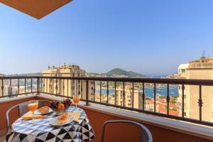 Apartment with private parking and sea view