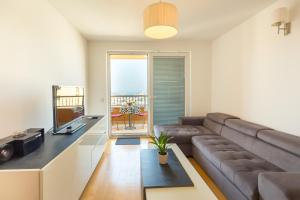 Apartment with private parking and sea view