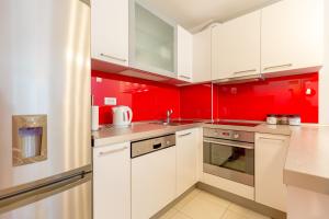 Apartment with private parking and sea view