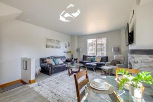 Walk to Payette Lake Beach! Townhome with Fire Pit