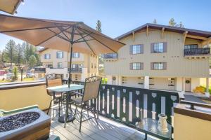 Walk to Payette Lake Beach! Townhome with Fire Pit