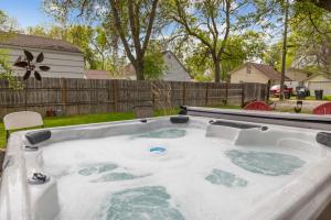 Bo's Rusty Relic Central Billings near park, hospital, shared hot tub, sauna - 4hvězdičkové hotely ve městě Billings