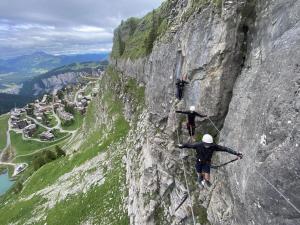 Appartements Le pied des pistes, studio 5 pers, balcon sud est, vue sur les montagnes : photos des chambres