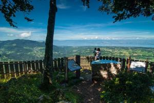 Appartements Le pied des pistes, studio 5 pers, balcon sud est, vue sur les montagnes : photos des chambres