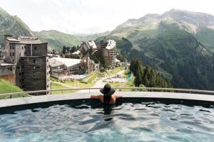 Appartements Le pied des pistes, studio 5 pers, balcon sud est, vue sur les montagnes : photos des chambres
