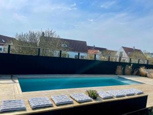 Seaside villa with pool