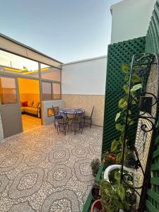 5 min Aéroport Appartement avec Terrasse et Grand Appartement