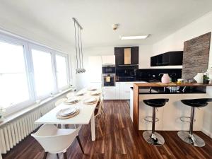 Spacious 3BR with a warm terrace
