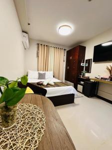 Homey Apartment with Olympic-sized pools