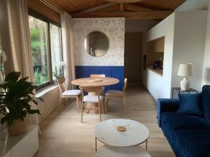 Gîte de charme avec piscine dans un environnement bucolique