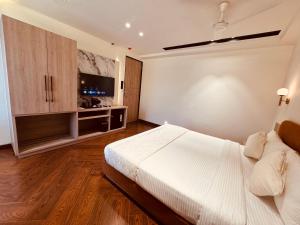 Hotel Mumbai House Vijay Nagar Nr Brilliant Convention Center