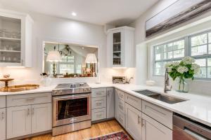 Cottage 3 Mi to Dtwn Highlands Bring Your Pup!