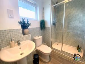 Cambridge Stays - 2 Bedroom Flat - Walk to train station & Mill Road with free Parking and 2 bathrooms
