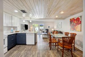 Spacious Villa Stroll to the Beach