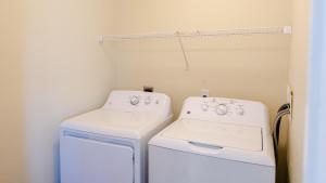 Watermens Cabana 3C - 3-Bed, 2-Bath Apartment - Walk To BEACH Access & PET Friendly!