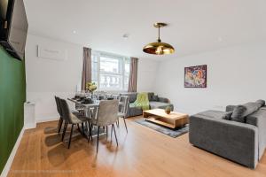 2 BD Soho Luxury Living-High Ceilings Huge Terrace