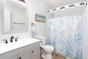 ONE More Happy Day 3BR-3BA Beach House w-HotTub, Sleeps 11