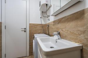 Aura Tower Aparments by In Property