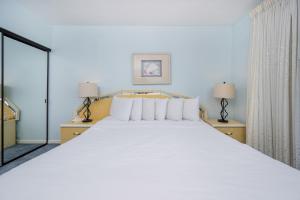 Pelican Pointe 1404 condo