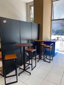 Apart Hotel - RiocentroRock in Rio cArCond. Frigobar, Garagem, Mercadinho, Cafeteria