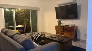 Casa Encanto - 3Bdr, 2.5bath wJacuzzi and Parking