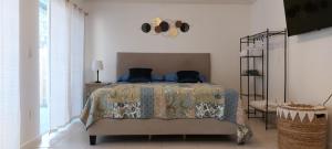 Super Room 5 minutes from PBI Airport