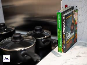 Ledger by Alt-Stay - 4 BedEn-suite Contractor and Relocation Accommodation with Fast Wi Fi, Parking, Netflix, Full Kitchen, Washer Dryer - Weekly and Monthly Rates