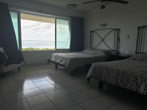 Vista Panorámica y Playa Cercana