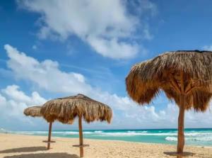 Vista Panorámica y Playa Cercana