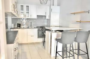 Cozy Eden Residency - Top Central
