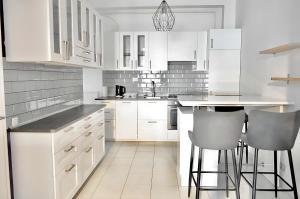 Cozy Eden Residency - Top Central